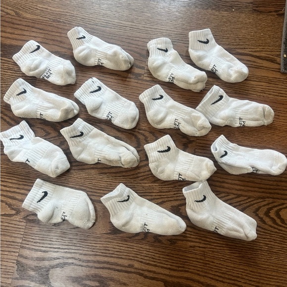 ❤️3/$20❤️ Youth small Nike socks - Picture 1 of 5